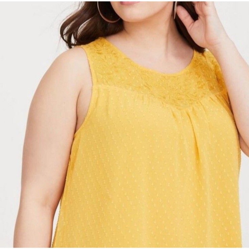 NWT Torrid Sleeveless Yellow Clip Dot Chiffon Blouse Size 1 Womens